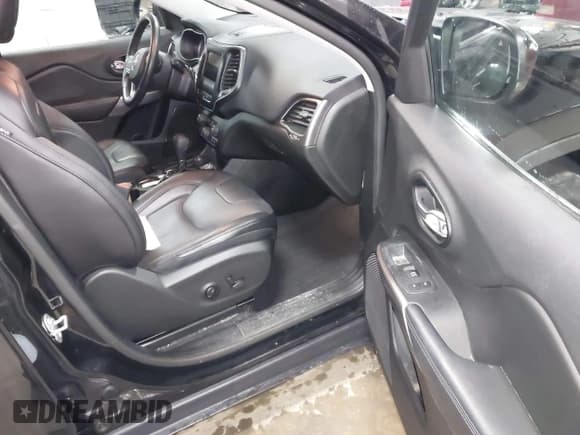 ✅ 2021 Jeep Cherokee 80th Anniversary • VIN: 1C4PJMMX2MD175049 • Lot: 41463634. Listed on IAAI with 82,589 mi. Free auction sales archive from the USA and detailed vehicle history report at DreamBid. Image 5.