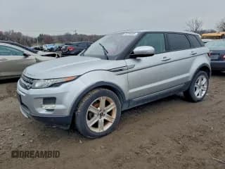 ✅ 2013 Land Rover Range Rover Evoque Pure Premium • VIN: SALVR2BG5DH743724 • Lot: 93728035. Wystawiony na Copart z przebiegiem 85 392 mil. Bezpłatny archiwum sprzedaży aukcyjnych z USA i szczegółowy raport historii pojazdu na DreamBid. Zdjęcie 1.