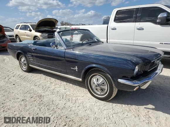 ✅ 1966 Ford Mustang • VIN: 6T08T152835 • Lot: 77526524. Wystawiony na Copart z przebiegiem 69 767 mil. Bezpłatny archiwum sprzedaży aukcyjnych z USA i szczegółowy raport historii pojazdu na DreamBid. Zdjęcie 4.