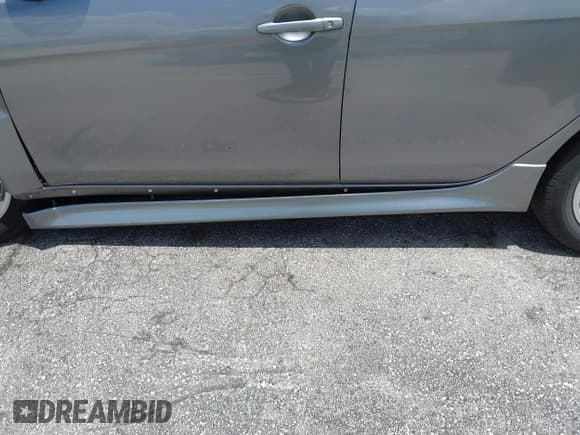 ✅ 2013 Mitsubishi Lancer ES • VIN: JA32U2FU5DU022110 • Lot: 42904124. Wystawiony na IAAI z przebiegiem 101 194 mil. Bezpłatny archiwum sprzedaży aukcyjnych z USA i szczegółowy raport historii pojazdu na DreamBid. Zdjęcie 12.