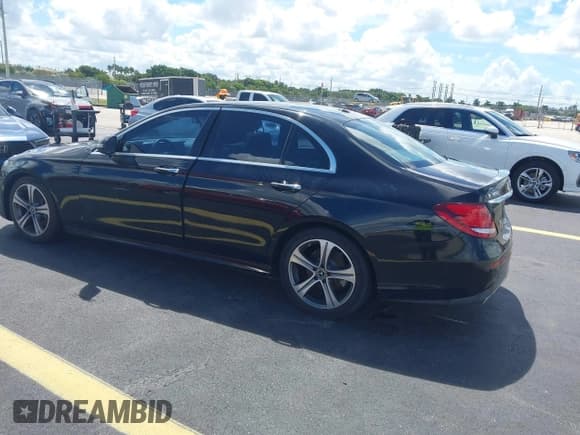 ✅ 2018 Mercedes-Benz E 300 • VIN: WDDZF4JBXJA327472 • Lot: 43245269. Listed on IAAI with 63,797 mi. Free auction sales archive from the USA and detailed vehicle history report at DreamBid. Image 3.