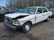 ✅ 1983 Mercedes-Benz 240 • VIN: WDBAB23A6DB379187 • Lot: 42003675. Wystawiony na IAAI z przebiegiem 61 941 mil. Bezpłatny archiwum sprzedaży aukcyjnych z USA i szczegółowy raport historii pojazdu na DreamBid. Zdjęcie 2.