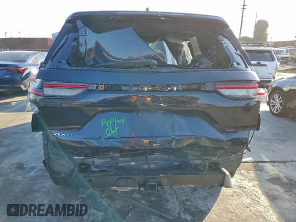 ✅ 2024 Jeep Grand Cherokee • VIN: 1C4RJYB69RC133470 • Lot: 94190015. Listed on Copart with 30,878 mi. Free auction sales archive from the USA and detailed vehicle history report at DreamBid. Image 6.