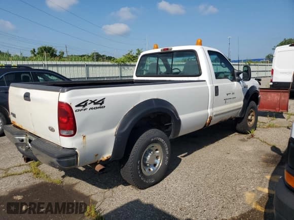 ✅ 2002 Ford F-250 XL • VIN: 1FTNF21L42EA29872 • Lot: 64374255. Wystawiony na Copart z przebiegiem 158 399 mil. Bezpłatny archiwum sprzedaży aukcyjnych z USA i szczegółowy raport historii pojazdu na DreamBid. Zdjęcie 3.