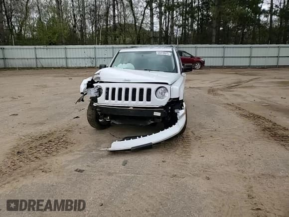 ✅ 2015 Jeep Patriot Latitude • VIN: 1C4NJRFB5FD376484 • Lot: 55419975. Listed on Copart with 63,964 mi. Free auction sales archive from the USA and detailed vehicle history report at DreamBid. Image 13.