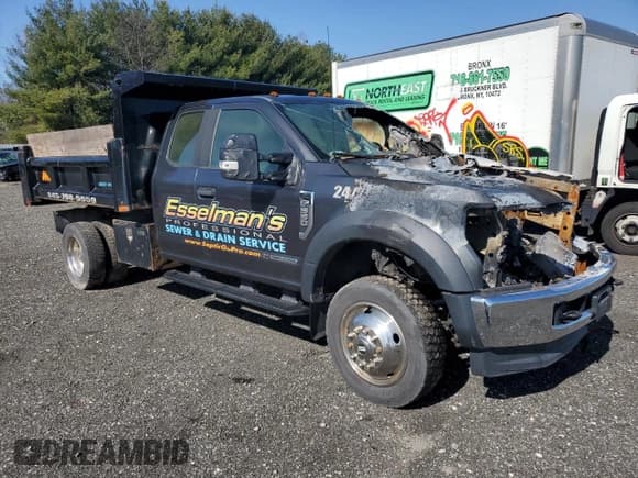 ✅ 2019 Ford F-550 • VIN: 1FD0X5HT8KEE28455 • Lot: 48118805. Wystawiony na Copart z przebiegiem Nie podano. Bezpłatny archiwum sprzedaży aukcyjnych z USA i szczegółowy raport historii pojazdu na DreamBid. Zdjęcie 4.