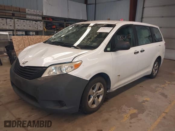 ✅ 2013 Toyota Sienna L • VIN: 5TDZK3DC4DS326541 • Lot: 42861022. Wystawiony na IAAI z przebiegiem 304 238 mil. Bezpłatny archiwum sprzedaży aukcyjnych z USA i szczegółowy raport historii pojazdu na DreamBid. Zdjęcie 2.