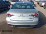 ✅ 2017 Hyundai Sonata SE • VIN: KMHE24L1XHA056864 • Lot: 43520740. Listed on IAAI with 244,524 mi. Free auction sales archive from the USA and detailed vehicle history report at DreamBid. Image 16.