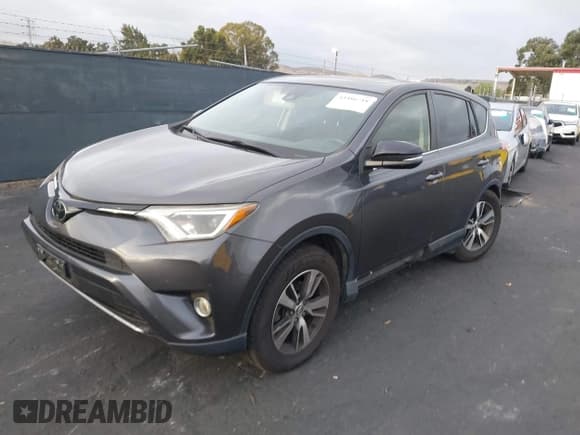 ✅ 2018 Toyota RAV4 XLE • VIN: JTMRFREV5JJ241482 • Лот: 43486718. Опубликован ранее на IAAI с пробегом 34 423 миль. Бесплатный доступ к архиву аукционных продаж из США и подробный отчёт об истории автомобиля на DreamBid. Изображение 18.