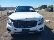 ✅ 2018 Mercedes-Benz GLC 300 • VIN: WDC0G4JBXJV015557 • Lot: 43472903. Wystawiony na IAAI z przebiegiem 17 964 mil. Bezpłatny archiwum sprzedaży aukcyjnych z USA i szczegółowy raport historii pojazdu na DreamBid. Zdjęcie 12.