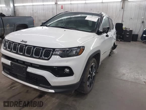 ✅ 2023 Jeep Compass (RED) Edition • VIN: 3C4NJDCN9PT573719 • Lot: 43081922. Wystawiony na IAAI z przebiegiem 41 039 mil. Bezpłatny archiwum sprzedaży aukcyjnych z USA i szczegółowy raport historii pojazdu na DreamBid. Zdjęcie 2.