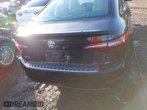 ✅ 2020 Volkswagen Jetta SEL • VIN: 3VWEB7BU2LM056514 • Лот: 41300051. Опубликован ранее на IAAI с пробегом 58 439 миль. Бесплатный доступ к архиву аукционных продаж из США и подробный отчёт об истории автомобиля на DreamBid. Изображение 17.