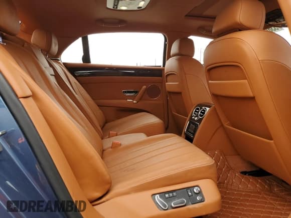 ✅ 2014 Bentley Flying Spur • VIN: SCBEC9ZA7EC088678 • Lot: 53692905. Wystawiony na Copart z przebiegiem 45 362 mil. Bezpłatny archiwum sprzedaży aukcyjnych z USA i szczegółowy raport historii pojazdu na DreamBid. Zdjęcie 10.