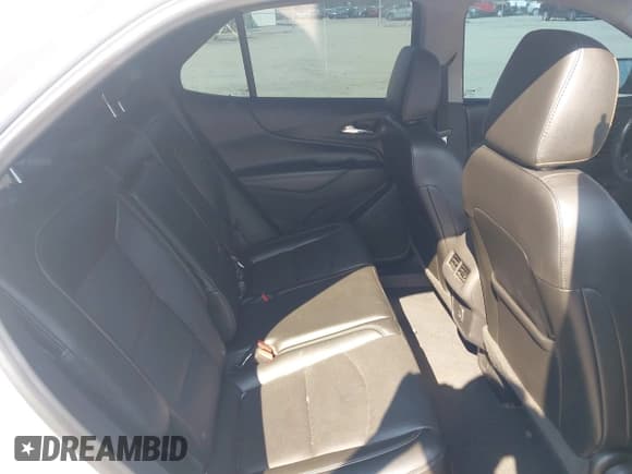 ✅ 2020 Chevrolet Equinox Premier • VIN: 3GNAXPEX8LS655557 • Lot: 43245837. Wystawiony na IAAI z przebiegiem 61 609 mil. Bezpłatny archiwum sprzedaży aukcyjnych z USA i szczegółowy raport historii pojazdu na DreamBid. Zdjęcie 8.