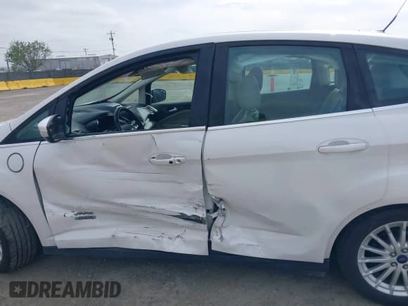 ✅ 2016 Ford C-Max SEL • VIN: 1FADP5CUXGL102011 • Lot: 41935337. Wystawiony na IAAI z przebiegiem 95 279 mil. Bezpłatny archiwum sprzedaży aukcyjnych z USA i szczegółowy raport historii pojazdu na DreamBid. Zdjęcie 14.