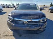 ✅ 2020 Volkswagen Jetta SEL Premium • VIN: 3VWGB7BU7LM022299 • Lot: 95550885. Wystawiony na Copart z przebiegiem 66 461 mil. Bezpłatny archiwum sprzedaży aukcyjnych z USA i szczegółowy raport historii pojazdu na DreamBid. Zdjęcie 5.