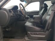 ✅ 2007 GMC Yukon XL • VIN: 1GKFK66887J257419 • Lot: 92952535. Wystawiony na Copart z przebiegiem 236 618 mil. Bezpłatny archiwum sprzedaży aukcyjnych z USA i szczegółowy raport historii pojazdu na DreamBid. Zdjęcie 7.