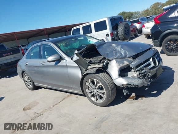 ✅ 2015 Mercedes-Benz C 300 • VIN: 55SWF4JBXFU095675 • Lot: 43588417. Wystawiony na IAAI z przebiegiem 135 875 mil. Bezpłatny archiwum sprzedaży aukcyjnych z USA i szczegółowy raport historii pojazdu na DreamBid. Zdjęcie 13.