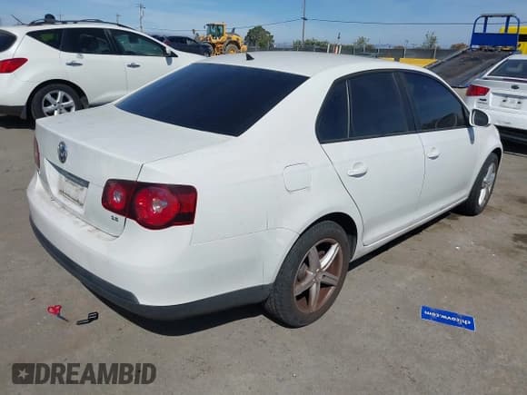 ✅ 2010 Volkswagen Jetta SE • VIN: 3VWRZ7AJ5AM110860 • Lot: 43154966. Listed on IAAI with 256,345 mi. Free auction sales archive from the USA and detailed vehicle history report at DreamBid. Image 4.