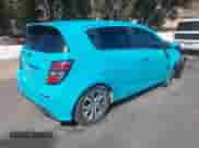 2020 Chevrolet Sonic LT z VIN 1G1JD6SB9L4101926, wystawiony jako IAAI lot #42853614 z przebiegiem 71 732 mil mil oraz . Historia ofert i sprzedaży dostępna na DreamBid. Obrazek 4.