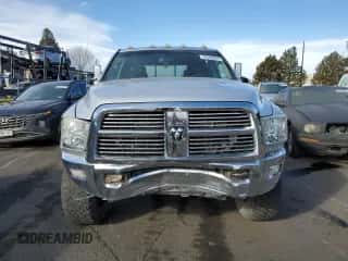 2010 Dodge 3500 Laramie z VIN 3D73Y3CL6AG133877, wystawiony jako Copart lot #46506895 z przebiegiem 176 677 mil mil oraz Czysty tytuł • Clean title. Historia ofert i sprzedaży dostępna na DreamBid. Obrazek 5.
