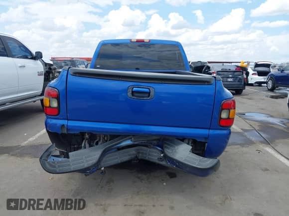 2004 Chevrolet Silverado 1500 z VIN 1GCEC14T74Z219580, wystawiony jako IAAI lot #42222937 z przebiegiem 125 770 mil mil oraz . Historia ofert i sprzedaży dostępna na DreamBid. Obrazek 16.