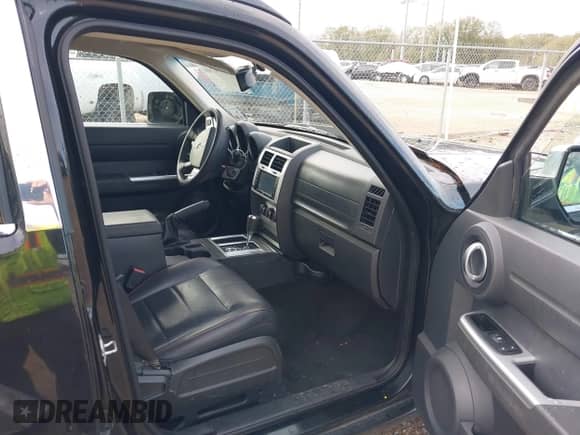 2008 Dodge Nitro R/T с VIN 1D8GT58618W203369, выставлен на аукционе IAAI как лот 41294748 с пробегом 186 104 миль миль и . История ставок и продаж доступна на DreamBid. Изображение 5.
