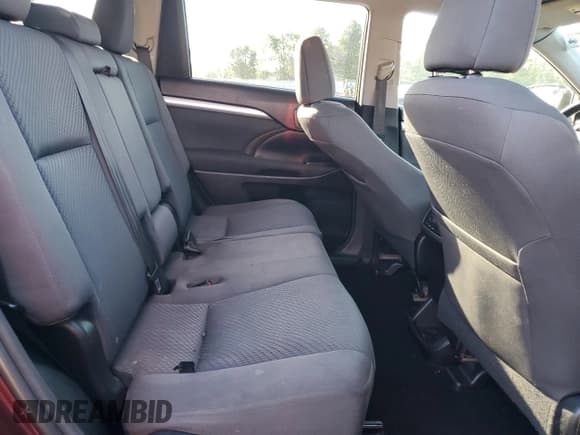 ✅ 2015 Toyota Highlander LE • VIN: 5TDZARFHXFS015181 • Lot: 71953095. Wystawiony na Copart z przebiegiem 158 739 mil. Bezpłatny archiwum sprzedaży aukcyjnych z USA i szczegółowy raport historii pojazdu na DreamBid. Zdjęcie 11.