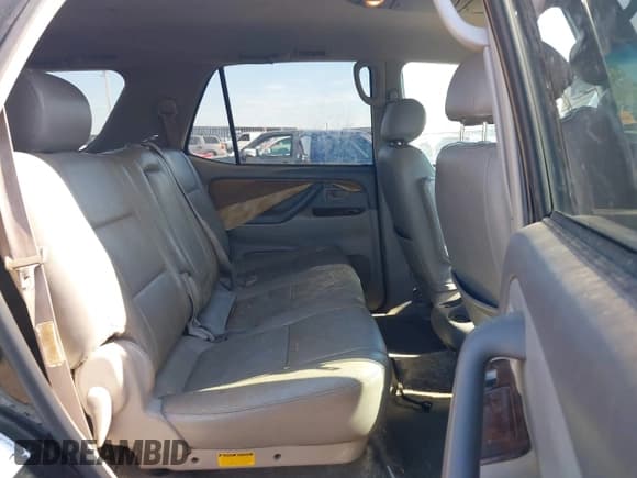 ✅ 2004 Toyota Sequoia SR5 • VIN: 5TDZT34A54S215668 • Lot: 43621585. Listed on IAAI with 261,714 mi. Free auction sales archive from the USA and detailed vehicle history report at DreamBid. Image 8.