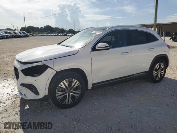 ✅ 2025 Mercedes-Benz GLA 250 • VIN: W1N4N4GB7SJ639323 • Лот: 70459795. Опубликован ранее на Copart с пробегом 11 552 миль. Бесплатный доступ к архиву аукционных продаж из США и подробный отчёт об истории автомобиля на DreamBid. Изображение 1.