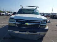 ✅ 2005 Chevrolet Silverado 2500HD Work Truck • VIN: 1GBHC24U15E333373 • Lot: 43697661. Wystawiony na IAAI z przebiegiem 156 992 mil. Bezpłatny archiwum sprzedaży aukcyjnych z USA i szczegółowy raport historii pojazdu na DreamBid. Zdjęcie 6.