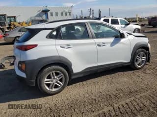 ✅ 2018 Hyundai Kona SE • VIN: KM8K12AA9JU186426 • Лот: 75287794. Опубликован ранее на Copart с пробегом 140 206 миль. Бесплатный доступ к архиву аукционных продаж из США и подробный отчёт об истории автомобиля на DreamBid. Изображение 3.