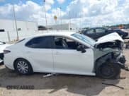 ✅ 2021 Toyota Camry Hybrid LE • VIN: 4T1C31AKXMU021961 • Lot: 43272682. Wystawiony na IAAI z przebiegiem 80 807 mil. Bezpłatny archiwum sprzedaży aukcyjnych z USA i szczegółowy raport historii pojazdu na DreamBid. Zdjęcie 14.