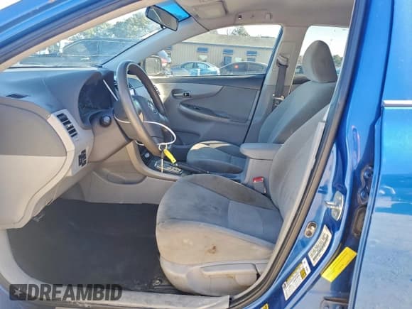 ✅ 2010 Toyota Corolla • VIN: 1NXBU4EE4AZ272789 • Lot: 96511295. Wystawiony na Copart z przebiegiem 212 344 mil. Bezpłatny archiwum sprzedaży aukcyjnych z USA i szczegółowy raport historii pojazdu na DreamBid. Zdjęcie 7.