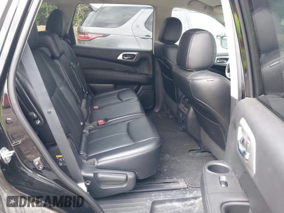 ✅ 2018 Nissan Pathfinder SV • VIN: 5N1DR2MM4JC621530 • Lot: 42199669. Wystawiony na IAAI z przebiegiem 63 289 mil. Bezpłatny archiwum sprzedaży aukcyjnych z USA i szczegółowy raport historii pojazdu na DreamBid. Zdjęcie 8.