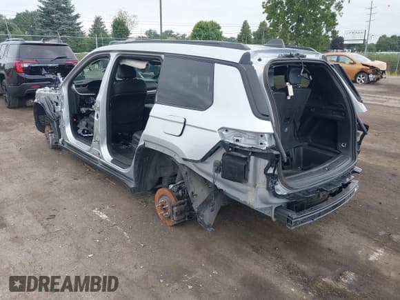 ✅ 2023 Jeep Grand Cherokee Altitude • VIN: 1C4RJKAG8P8797170 • Lot: 42995950. Wystawiony na IAAI z przebiegiem 40 226 mil. Bezpłatny archiwum sprzedaży aukcyjnych z USA i szczegółowy raport historii pojazdu na DreamBid. Zdjęcie 3.