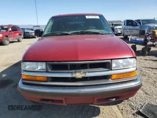 ✅ 2000 Chevrolet Blazer LS • VIN: 1GNDT13W4YK255479 • Lot: 64107485. Wystawiony na Copart z przebiegiem 114 892 mil. Bezpłatny archiwum sprzedaży aukcyjnych z USA i szczegółowy raport historii pojazdu na DreamBid. Zdjęcie 5.