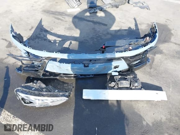 ✅ 2023 Audi RS e-tron GT • VIN: WAUBHBFWXP7903277 • Lot: 41098544. Wystawiony na IAAI z przebiegiem 5 781 mil. Bezpłatny archiwum sprzedaży aukcyjnych z USA i szczegółowy raport historii pojazdu na DreamBid. Zdjęcie 11.