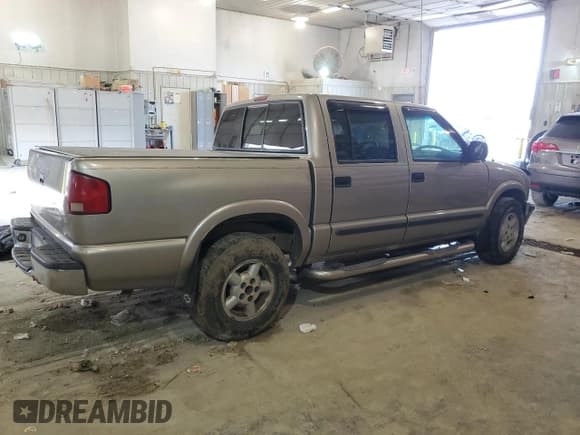 ✅ 2001 Chevrolet S-10 LS • VIN: 1GCDT13W11K222082 • Лот: 62050314. Опубликован ранее на Copart с пробегом Не указан. Бесплатный доступ к архиву аукционных продаж из США и подробный отчёт об истории автомобиля на DreamBid. Изображение 3.