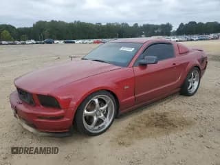 ✅ 2005 Ford Mustang GT Deluxe • VIN: 1ZVHT82H955103789 • Лот: 85107325. Опубликован ранее на Copart с пробегом 179 674 миль. Бесплатный доступ к архиву аукционных продаж из США и подробный отчёт об истории автомобиля на DreamBid. Изображение 1.