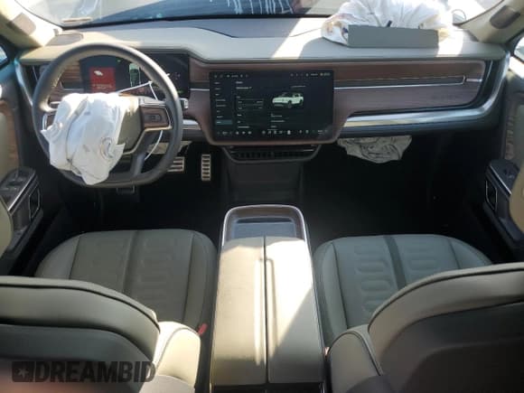 ✅ 2023 Rivian R1S Adventure • VIN: 7PDSGABA5PN027894 • Lot: 71442484. Wystawiony na Copart z przebiegiem 4 456 mil. Bezpłatny archiwum sprzedaży aukcyjnych z USA i szczegółowy raport historii pojazdu na DreamBid. Zdjęcie 8.