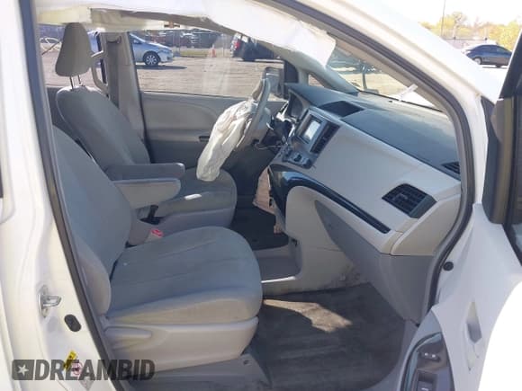 ✅ 2013 Toyota Sienna L • VIN: 5TDZK3DC0DS307937 • Лот: 43500739. Опубликован ранее на IAAI с пробегом 175 078 миль. Бесплатный доступ к архиву аукционных продаж из США и подробный отчёт об истории автомобиля на DreamBid. Изображение 5.