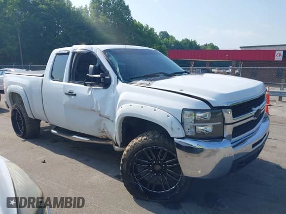✅ 2008 Chevrolet Silverado 2500HD 1LT • VIN: 1GCHK29618E211352 • Lot: 42259796. Wystawiony na IAAI z przebiegiem 391 261 mil. Bezpłatny archiwum sprzedaży aukcyjnych z USA i szczegółowy raport historii pojazdu na DreamBid. Zdjęcie 1.