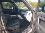 ✅ 2025 Land Rover Defender S • VIN: SALEJFFU5S2399178 • Lot: 43377052. Wystawiony na IAAI z przebiegiem 10 960 mil. Bezpłatny archiwum sprzedaży aukcyjnych z USA i szczegółowy raport historii pojazdu na DreamBid. Zdjęcie 5.