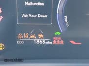 ✅ 2025 Lexus UX 300h • VIN: JTHYBJAH2S2011577 • Lot: 42036922. Wystawiony na IAAI z przebiegiem 1 868 mil. Bezpłatny archiwum sprzedaży aukcyjnych z USA i szczegółowy raport historii pojazdu na DreamBid. Zdjęcie 16.