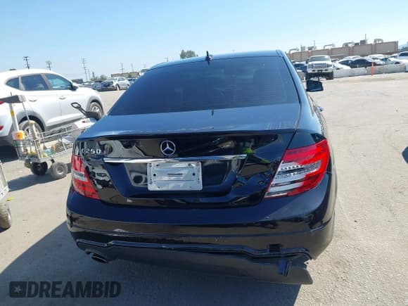 ✅ 2014 Mercedes-Benz C 250 Sport • VIN: WDDGF4HB9EG254966 • Lot: 43274146. Wystawiony na IAAI z przebiegiem 139 244 mil. Bezpłatny archiwum sprzedaży aukcyjnych z USA i szczegółowy raport historii pojazdu na DreamBid. Zdjęcie 17.
