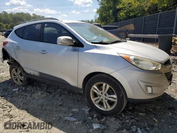 2013 Hyundai Tucson GLS z VIN KM8JU3AC8DU550995, wystawiony jako Copart lot #70293494 z przebiegiem 175 354 mil mil oraz Szkoda całkowita • Salvage title. Historia ofert i sprzedaży dostępna na DreamBid. Obrazek 4.