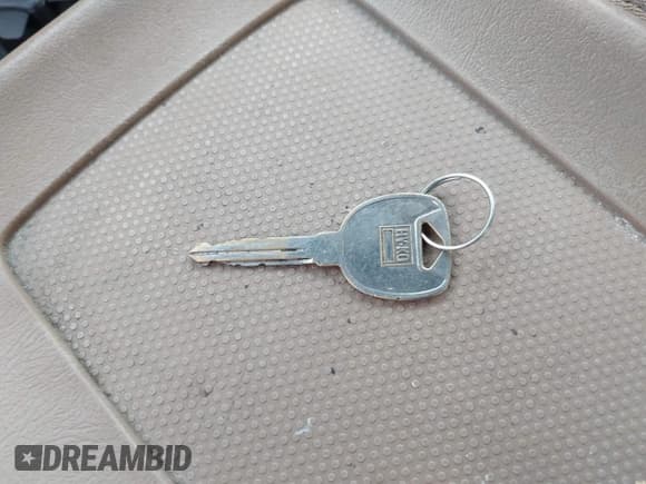 ✅ 2000 Chevrolet Silverado 1500 LS • VIN: 2GCEK19V8Y1310899 • Лот: 43646953. Опубликован ранее на IAAI с пробегом 232 861 миль. Бесплатный доступ к архиву аукционных продаж из США и подробный отчёт об истории автомобиля на DreamBid. Изображение 11.