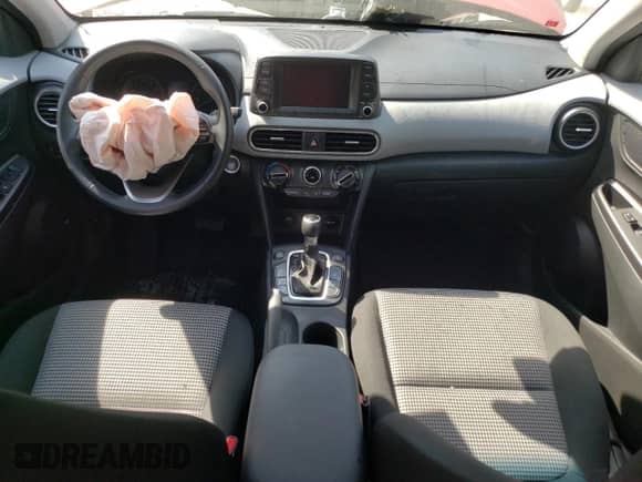 ✅ 2019 Hyundai Kona SEL • VIN: KM8K6CAA9KU324524 • Lot: 54462173. Wystawiony na Copart z przebiegiem 19 112 mil mil. Skorzystaj z bezpłatnego archiwum sprzedaży aukcyjnych z USA i zobacz szczegółowy raport historii pojazdu na DreamBid. Zdjęcie 8.