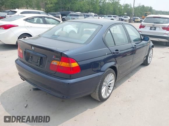 ✅ 2003 BMW 3 Series 330xi • VIN: WBAEW534X3PG22438 • Lot: 42438365. Listed on IAAI with 220,850 mi. Free auction sales archive from the USA and detailed vehicle history report at DreamBid. Image 4.